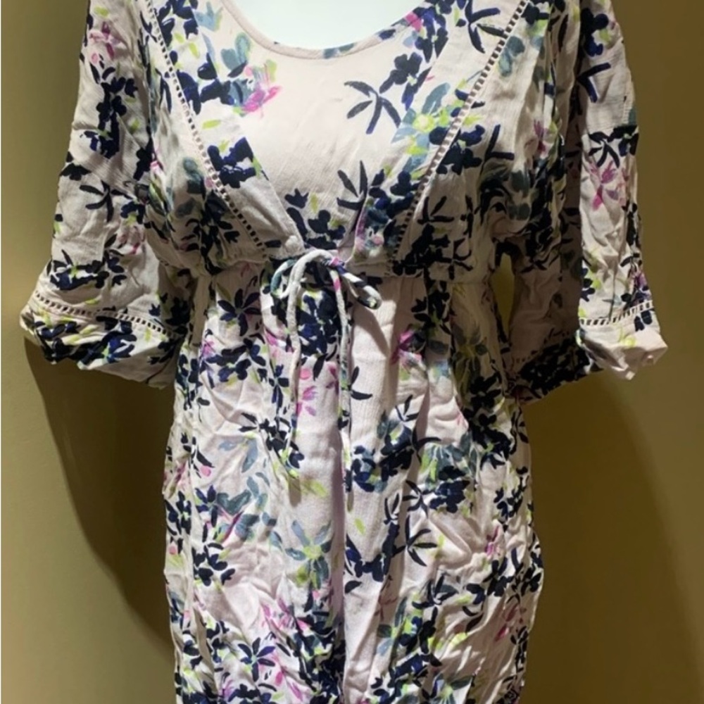 Jessica Simpson Maternity Floral Nursing Dress. Beautiful